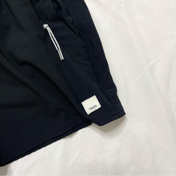 Vuori Dash 2.0 Black Workout Athletic Gym Mesh Pocket Running Shorts Size Small - Picture 3 of 6